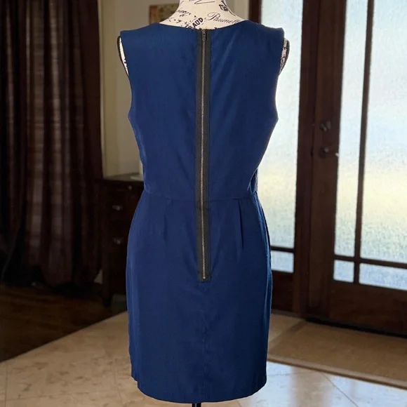 TOPSHOP | Sleeveless Pleated Crepe Dress in Navy, Size 6 - Picture 4 of 7